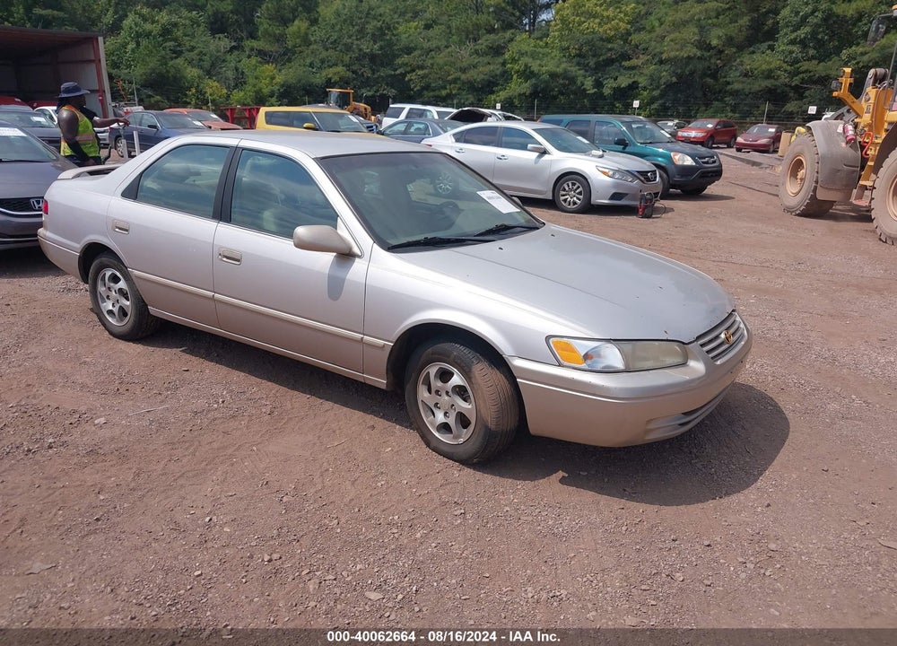 1998 TOYOTA CAMRY LE VIN: 4T1BG22KXWU352644