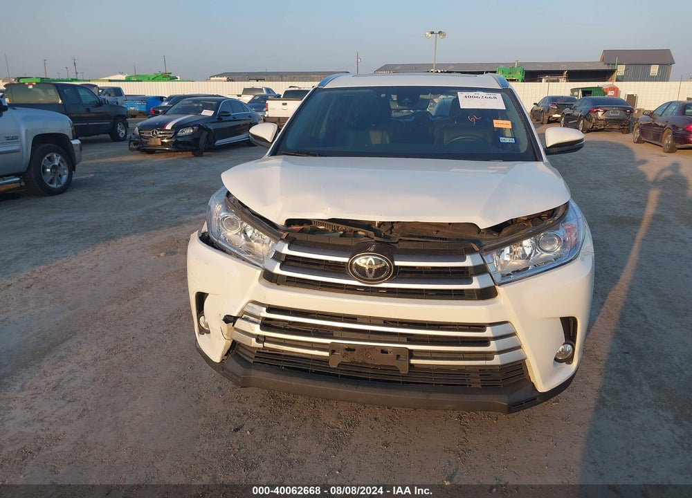 2019 TOYOTA HIGHLANDER XLE VIN: 5TDKZRFH1KS574591