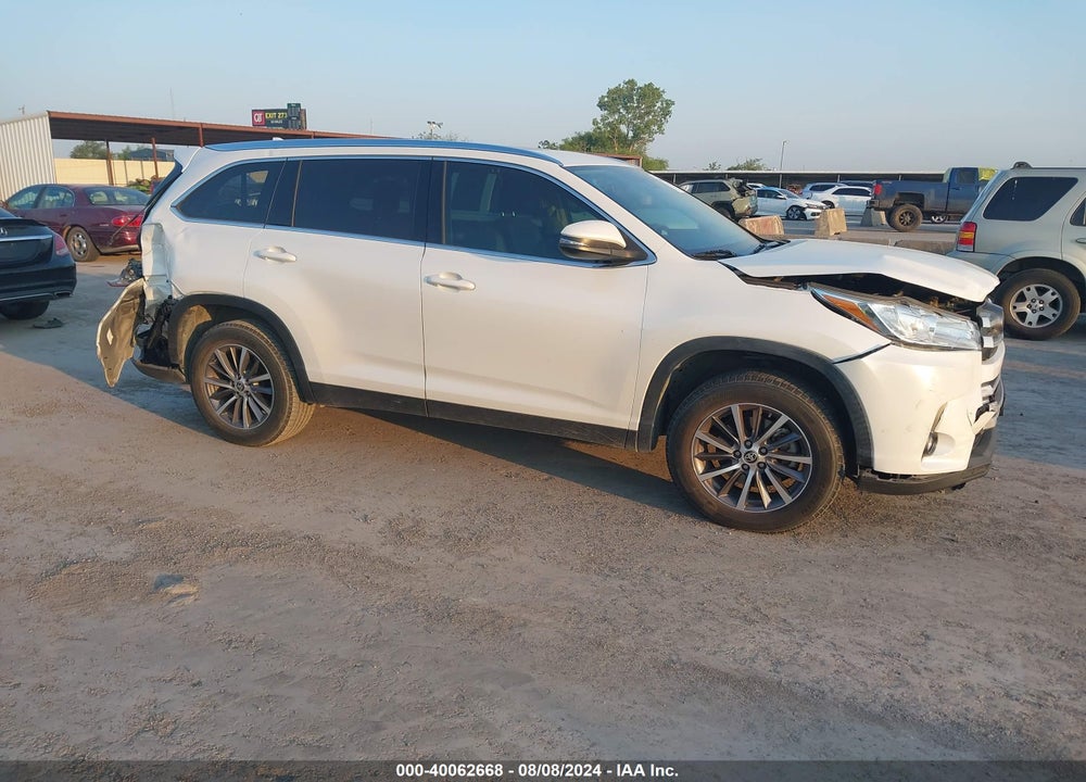 2019 TOYOTA HIGHLANDER XLE VIN: 5TDKZRFH1KS574591