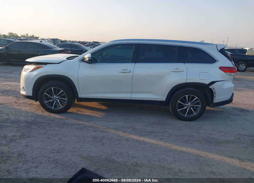 2019 TOYOTA HIGHLANDER XLE VIN: 5TDKZRFH1KS574591