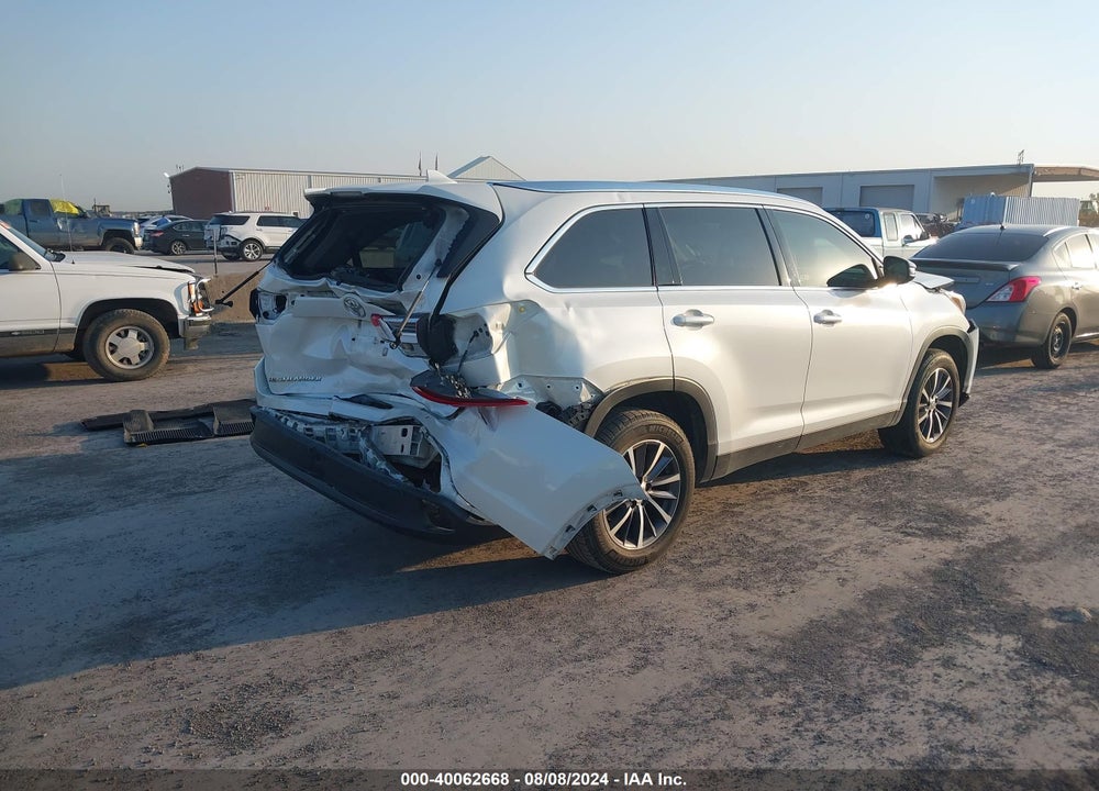 2019 TOYOTA HIGHLANDER XLE VIN: 5TDKZRFH1KS574591