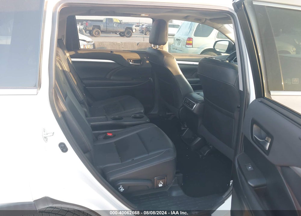2019 TOYOTA HIGHLANDER XLE VIN: 5TDKZRFH1KS574591