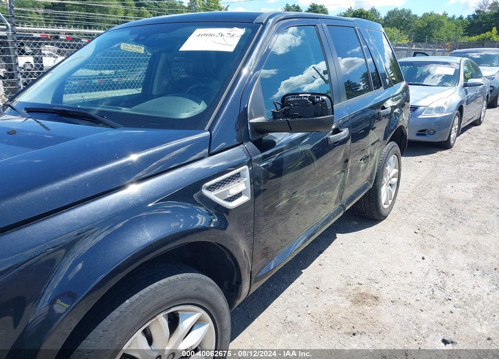 2011 LAND ROVER LR2 VIN: SALFR2BN2BH272891