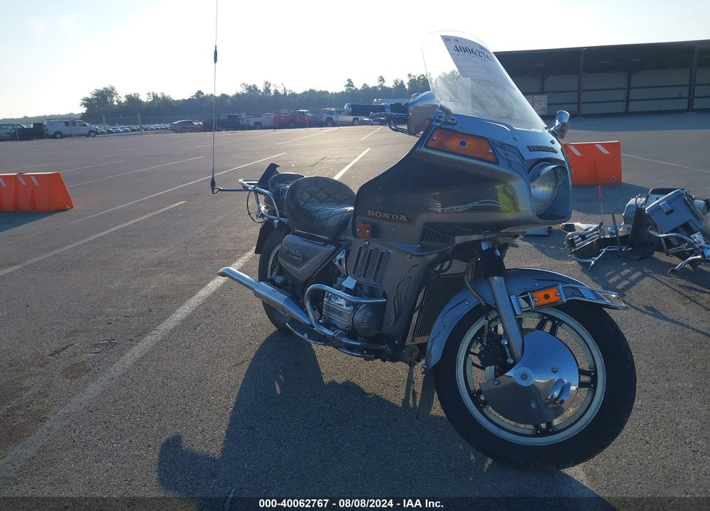 1982 HONDA GL1100 I VIN: 1HFSC0218CA212204