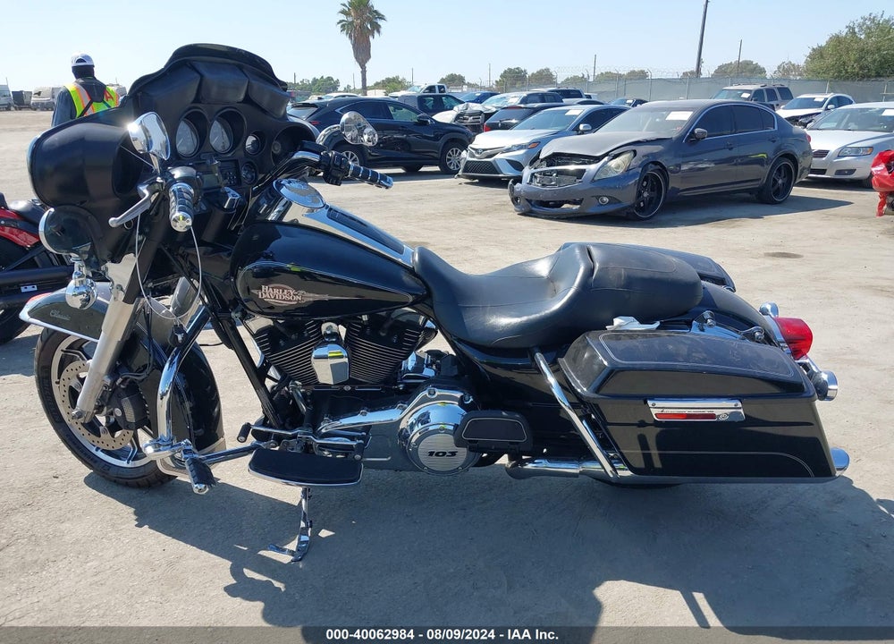 2012 HARLEY-DAVIDSON FLHTC ELECTRA GLIDE CLASSIC VIN: 1HD1FFM33CB601839