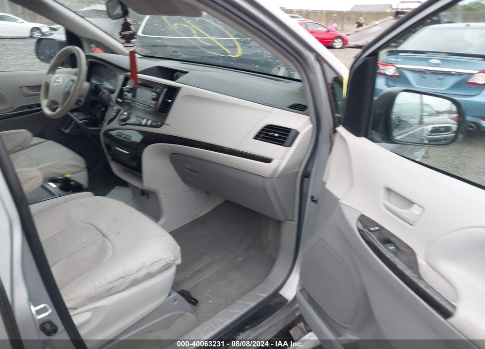 2014 TOYOTA SIENNA LE V6 8 PASSENGER VIN: 5TDKK3DC8ES436446