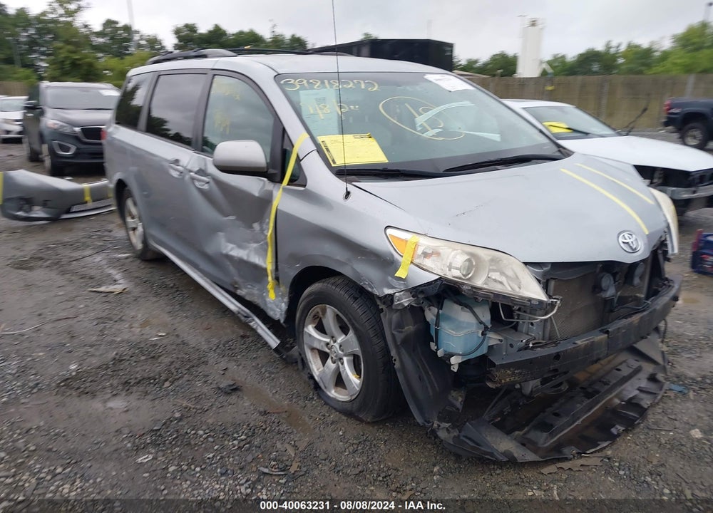 2014 TOYOTA SIENNA LE V6 8 PASSENGER VIN: 5TDKK3DC8ES436446