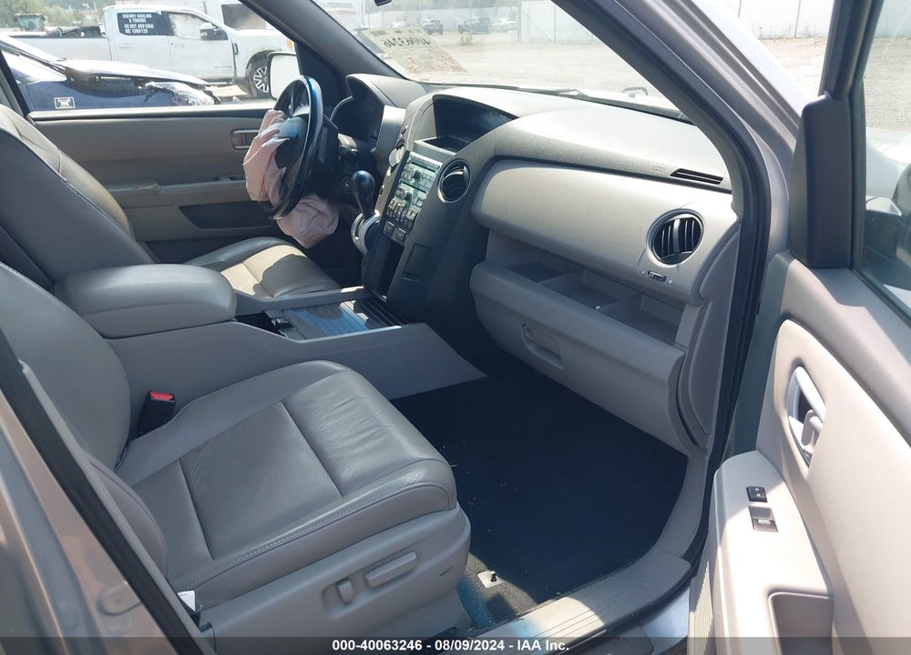 2011 HONDA PILOT EX-L VIN: 5FNYF4H62BB056401