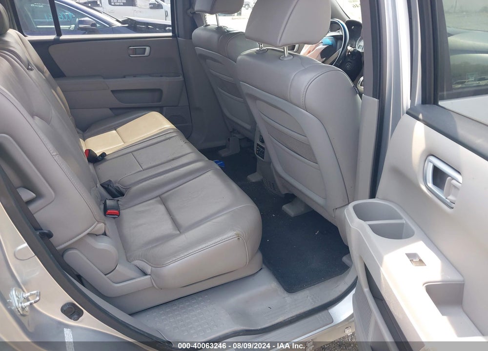 2011 HONDA PILOT EX-L VIN: 5FNYF4H62BB056401