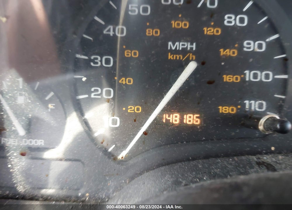2000 SATURN SL1 VIN: 1G8ZH5283YZ144174
