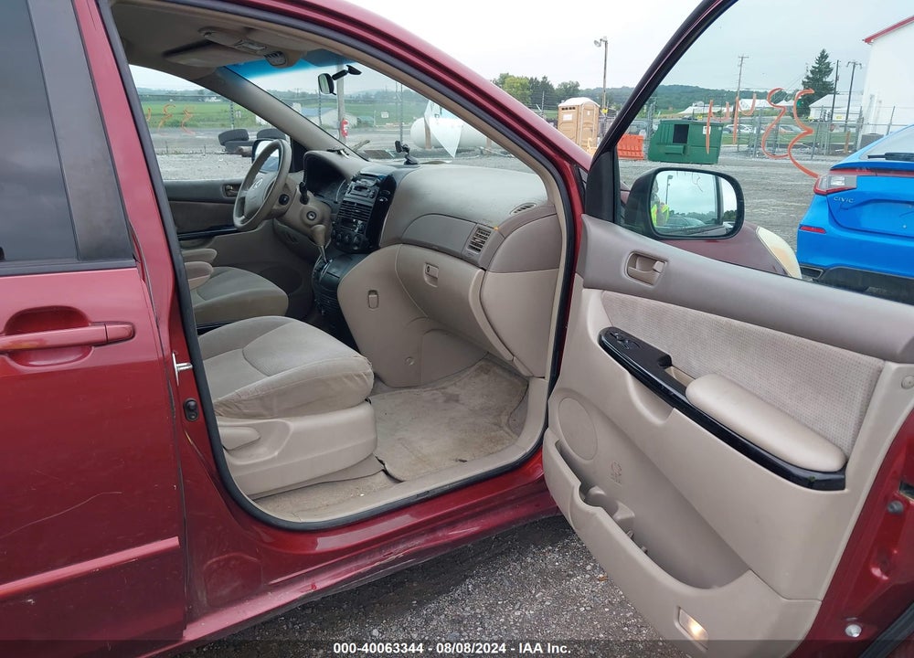 2004 TOYOTA SIENNA VIN: 5TDZA23C74S211415