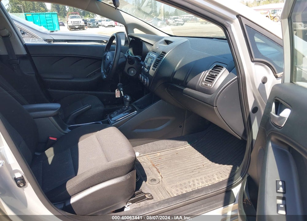 2018 KIA FORTE LX VIN: 3KPFK4A7XJE260843