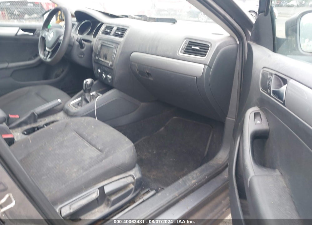 2015 VOLKSWAGEN JETTA 1.8T SE VIN: 3VWD17AJ8FM270921