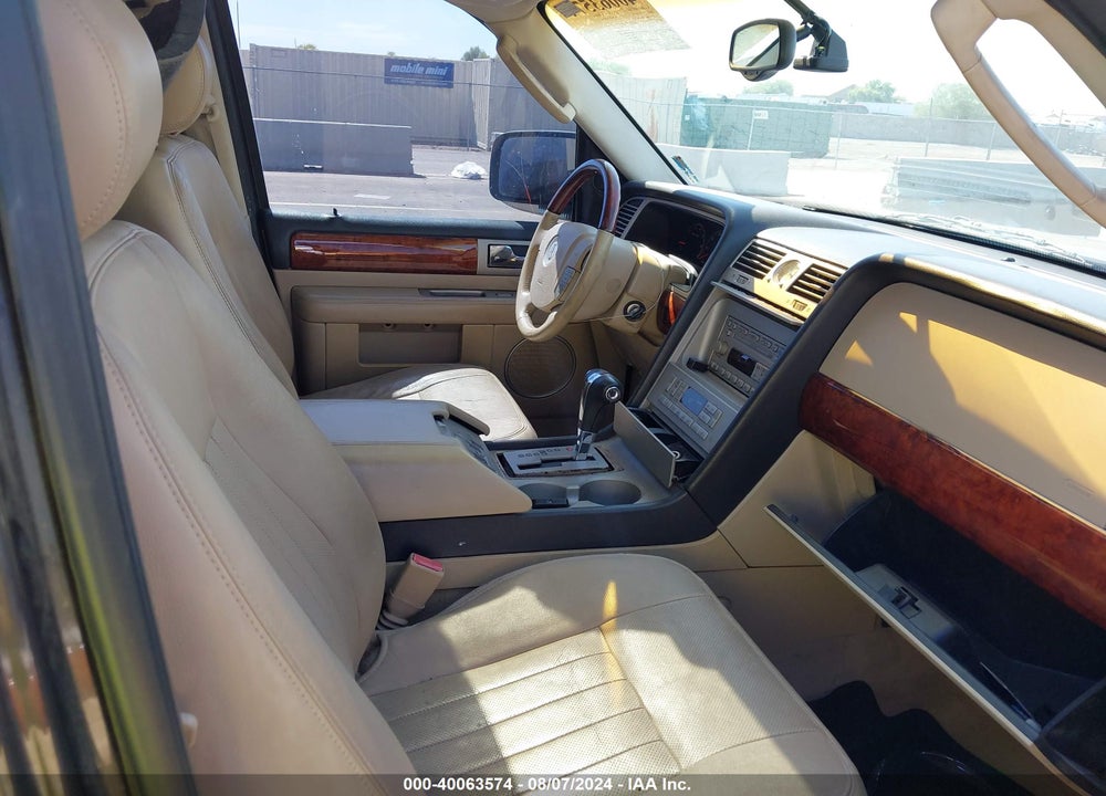 2005 LINCOLN NAVIGATOR VIN: 5LMFU27585LJ05265