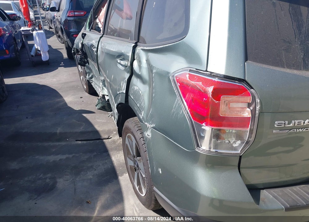 2018 SUBARU FORESTER 2.5I PREMIUM VIN: JF2SJAEC5JH578212