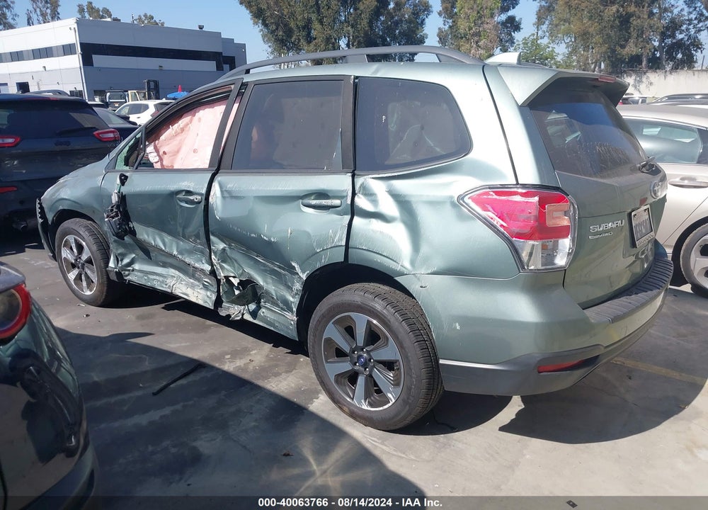 2018 SUBARU FORESTER 2.5I PREMIUM VIN: JF2SJAEC5JH578212