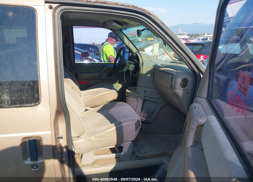 2004 CHEVROLET ASTRO VIN: 1GNEL19X44B128553