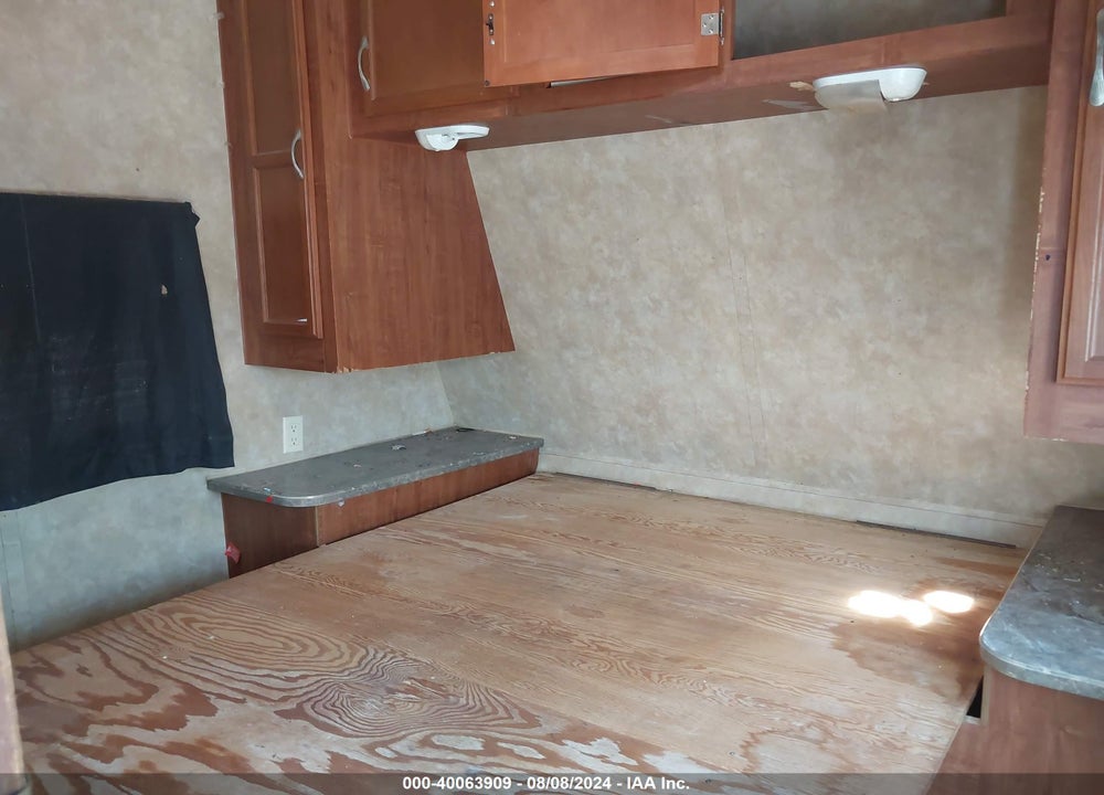 2010 JAYCO JAY FLIGHT 32BHDS VIN: 1UJBJ0BS1A7EG0201