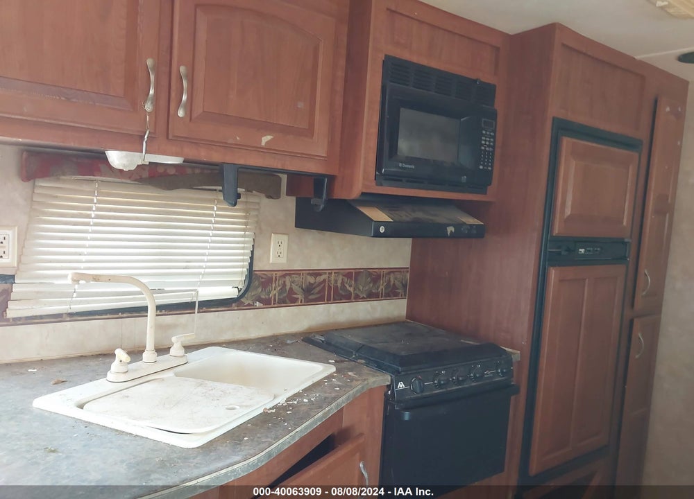 2010 JAYCO JAY FLIGHT 32BHDS VIN: 1UJBJ0BS1A7EG0201