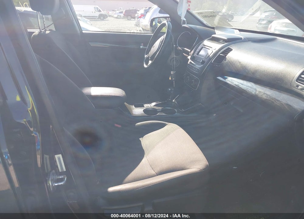 2015 KIA SORENTO LX VIN: 5XYKT3A60FG565257