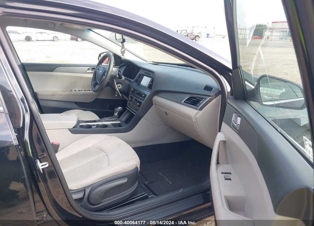 2017 HYUNDAI SONATA SE VIN: 5NPE24AF1HH507174