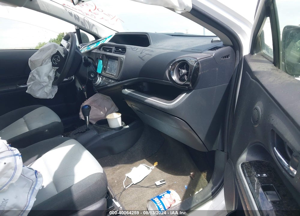 2016 TOYOTA PRIUS C TWO VIN: JTDKDTB34G1123097