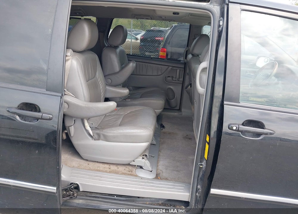2010 TOYOTA SIENNA LIMITED VIN: 5TDYK4CC2AS320851