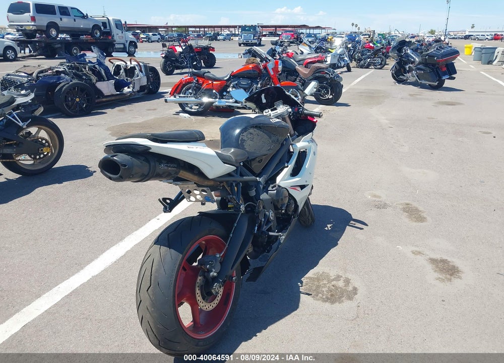 2009 TRIUMPH MOTORCYCLE DAYTONA 675 VIN: SMTD00NS99J397728