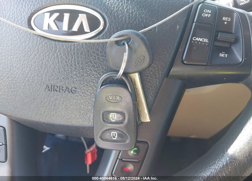 2011 KIA SORENTO LX VIN: 5XYKT3A12BG137883