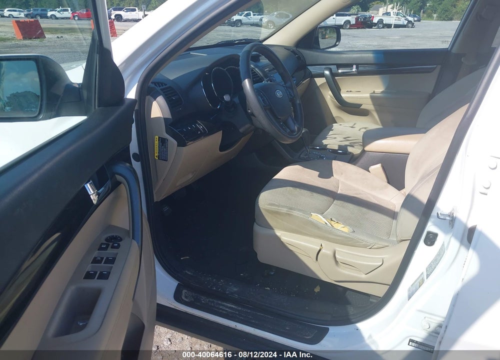 2011 KIA SORENTO LX VIN: 5XYKT3A12BG137883