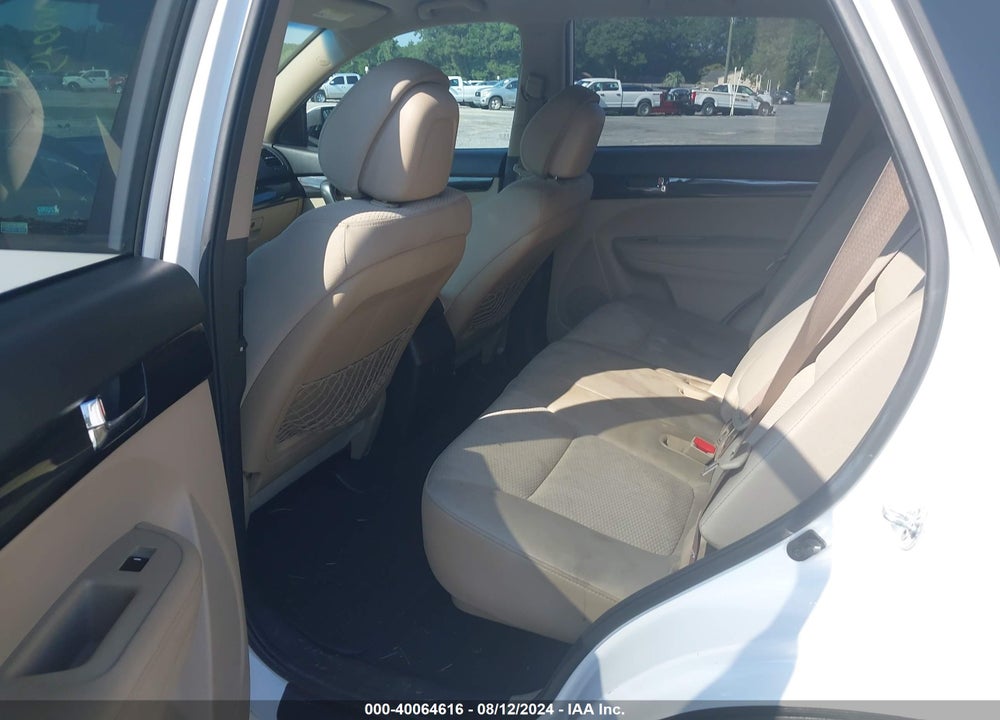 2011 KIA SORENTO LX VIN: 5XYKT3A12BG137883