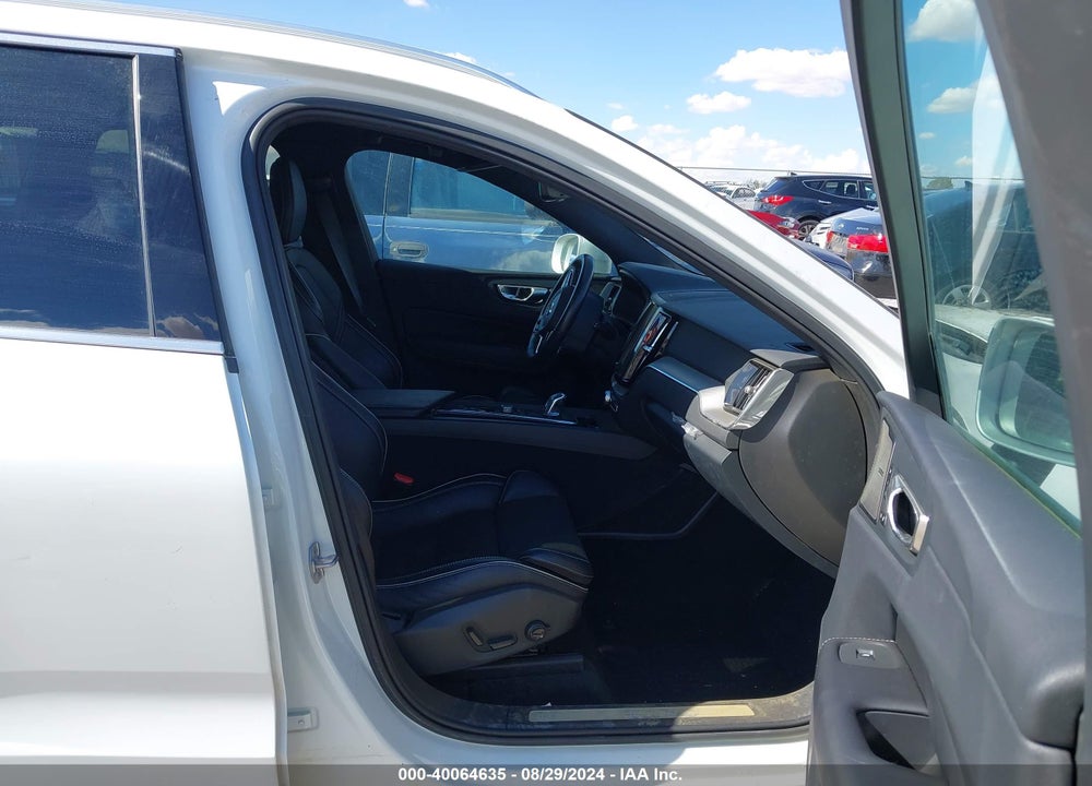 2019 VOLVO XC60 T8 R-DESIGN VIN: LYVBR0DM3KB283494
