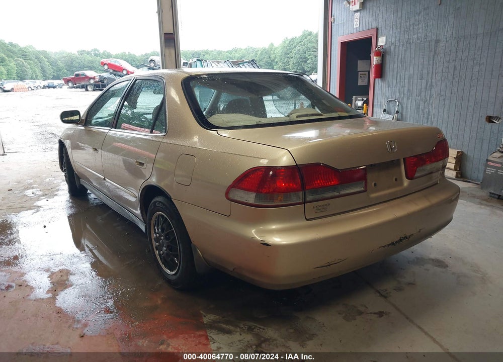 2001 HONDA ACCORD 3.0 LX VIN: 1HGCG164X1A052418