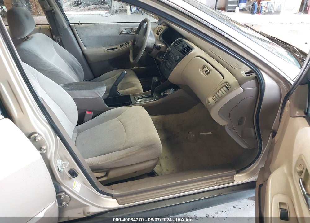 2001 HONDA ACCORD 3.0 LX VIN: 1HGCG164X1A052418