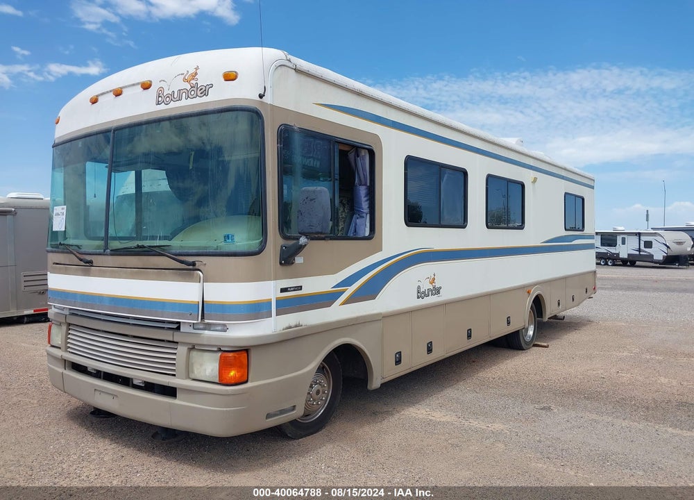 1998 CHEVROLET P30 VIN: 1GBLP37J4W3315226
