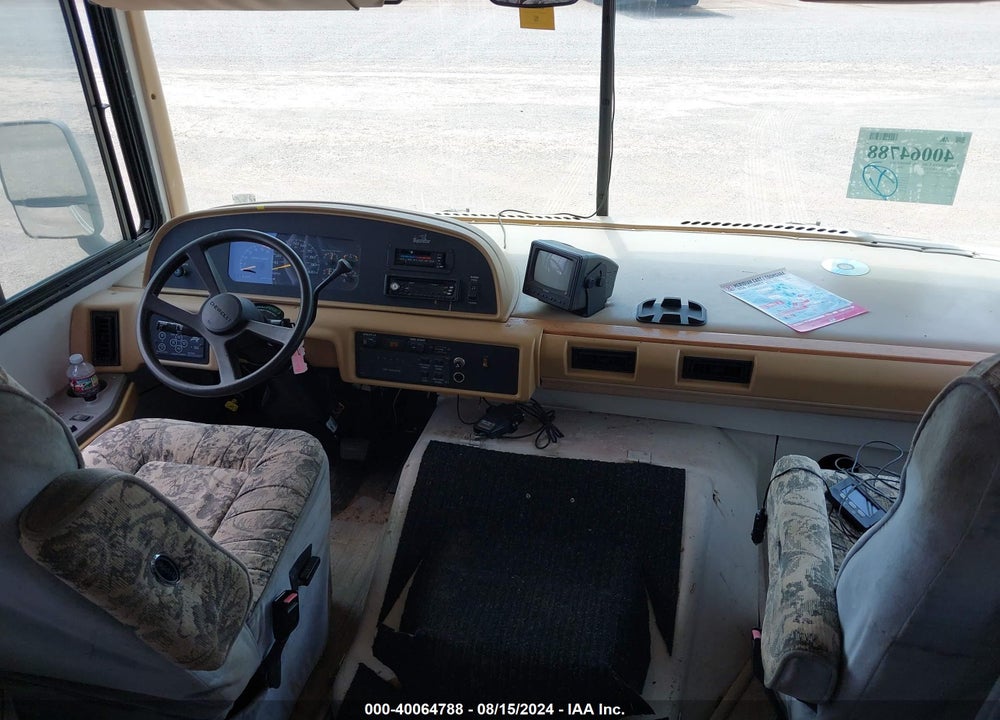 1998 CHEVROLET P30 VIN: 1GBLP37J4W3315226