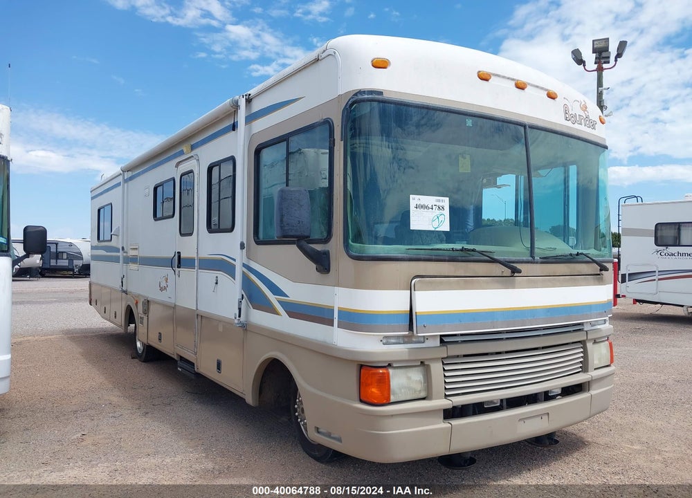 1998 CHEVROLET P30 VIN: 1GBLP37J4W3315226