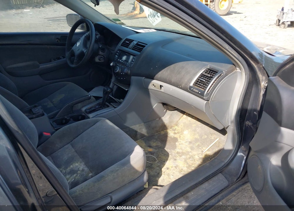 2005 HONDA ACCORD 2.4 EX VIN: 1HGCM56735A110210