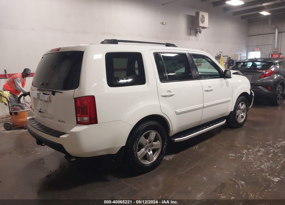 2011 HONDA PILOT VIN: 5FNYF4H59BB018008