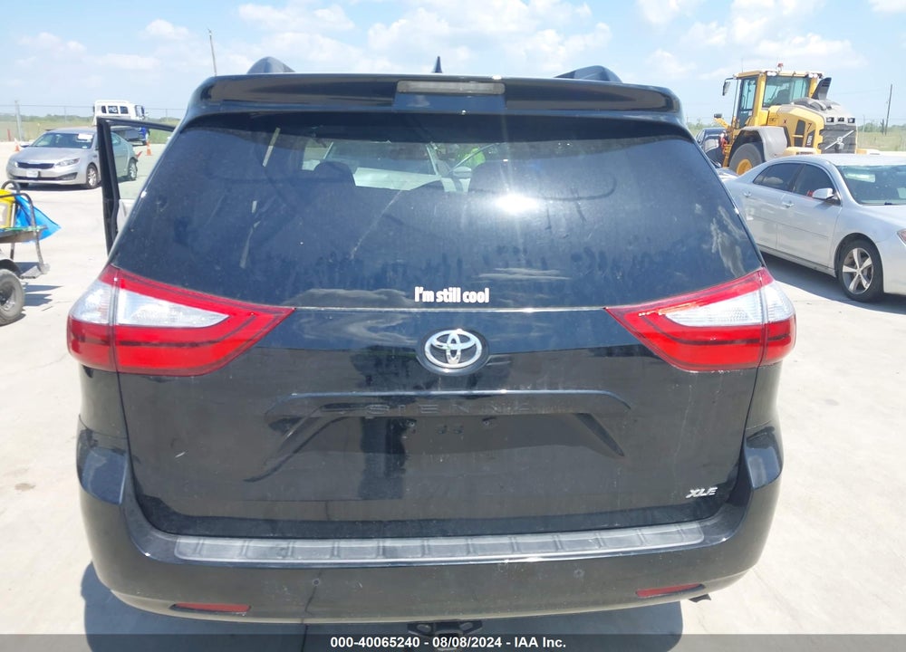 2018 TOYOTA SIENNA XLE 8 PASSENGER VIN: 5TDYZ3DC6JS912855