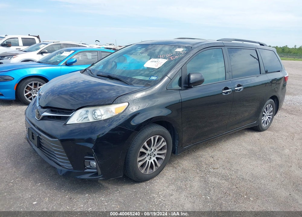 2018 TOYOTA SIENNA XLE 8 PASSENGER VIN: 5TDYZ3DC6JS912855