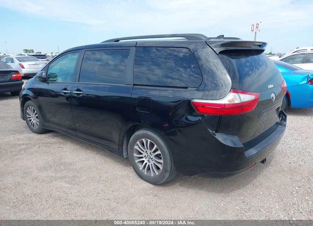 2018 TOYOTA SIENNA XLE 8 PASSENGER VIN: 5TDYZ3DC6JS912855