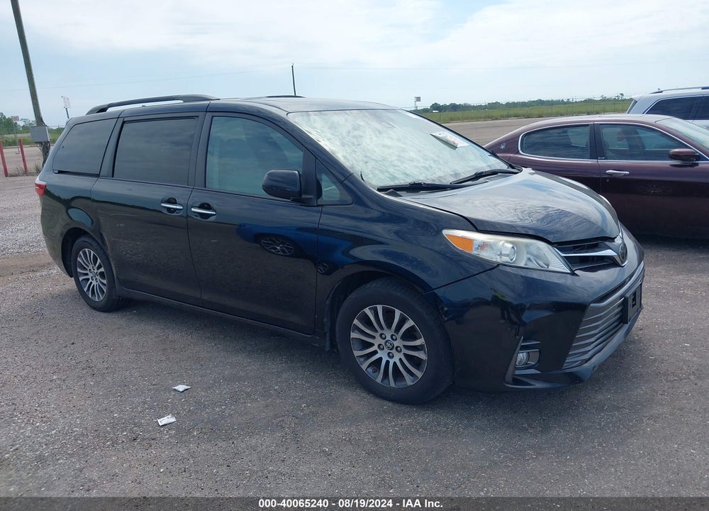 2018 TOYOTA SIENNA XLE 8 PASSENGER VIN: 5TDYZ3DC6JS912855