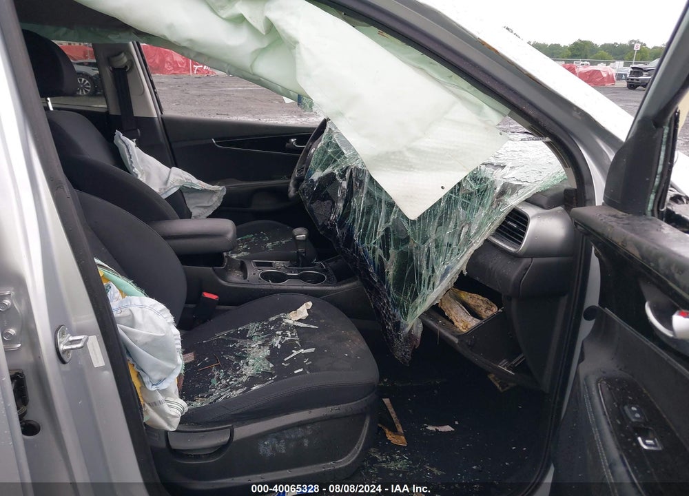 2019 KIA SORENTO 3.3L LX VIN: 5XYPGDA52KG450810
