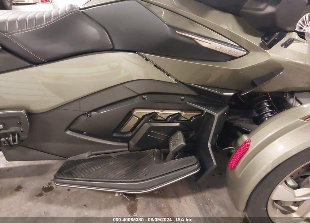 2021 CAN-AM SPYDER ROADSTER RT/RT LIMITED VIN: 2BXNBDD28MV001015