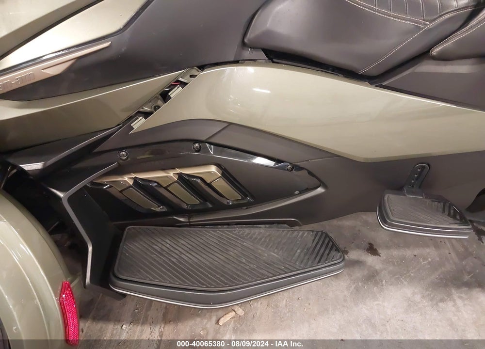 2021 CAN-AM SPYDER ROADSTER RT/RT LIMITED VIN: 2BXNBDD28MV001015