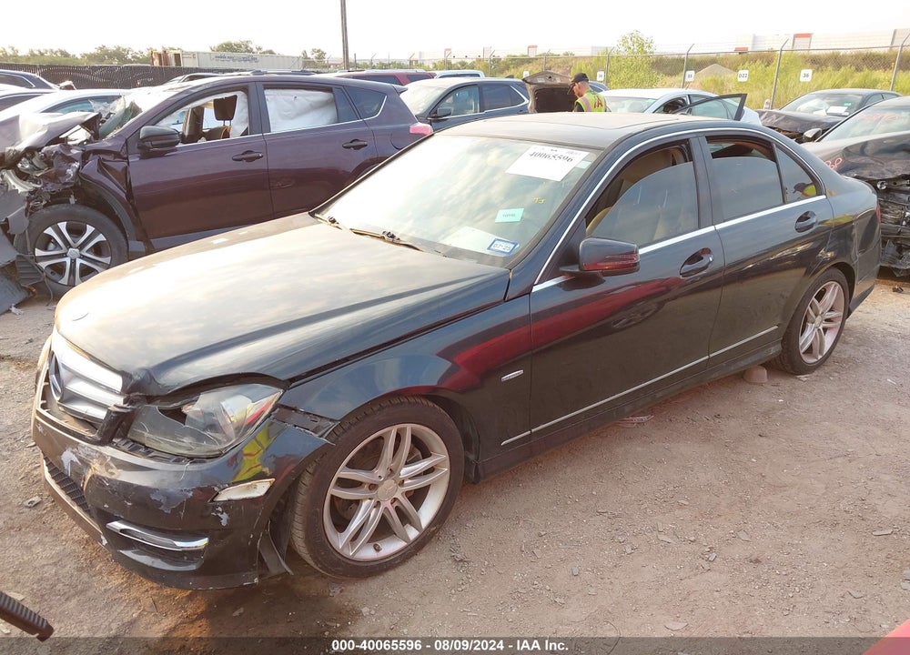 2012 MERCEDES-BENZ C 250 LUXURY/SPORT VIN: WDDGF4HB5CR197148