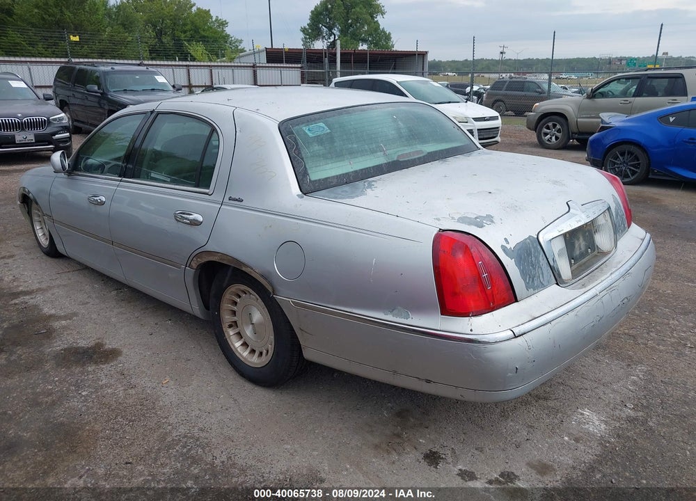 1999 LINCOLN TOWN CAR EXECUTIVE VIN: 1LNHM81W2XY646575