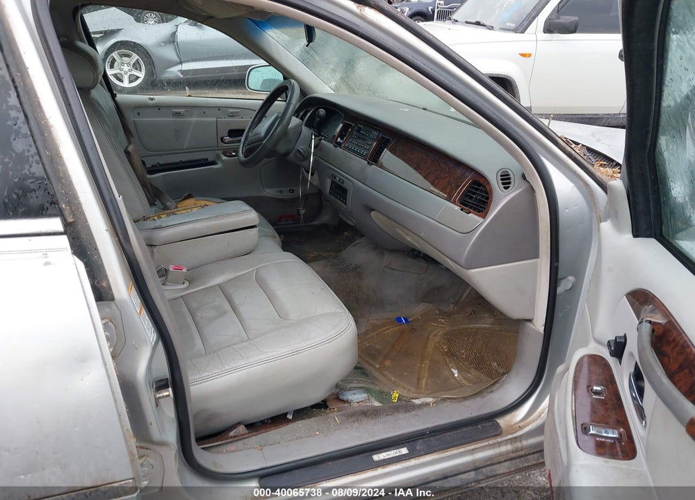1999 LINCOLN TOWN CAR EXECUTIVE VIN: 1LNHM81W2XY646575