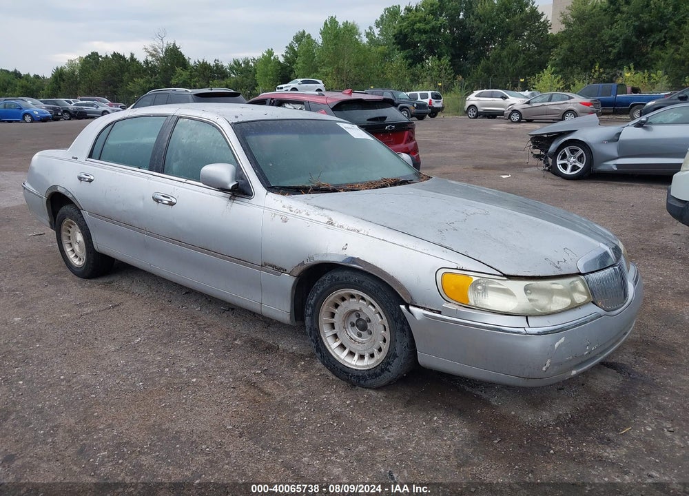 1999 LINCOLN TOWN CAR EXECUTIVE VIN: 1LNHM81W2XY646575